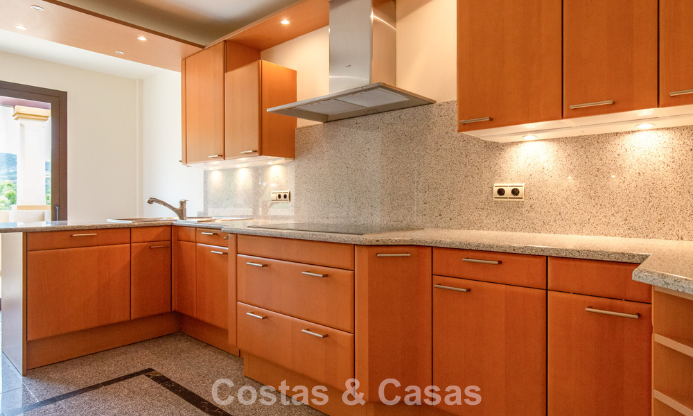 High-end appartement te koop in een gated complex in Nueva Andalucia, Marbella 777675