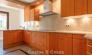 High-end appartement te koop in een gated complex in Nueva Andalucia, Marbella 777675 