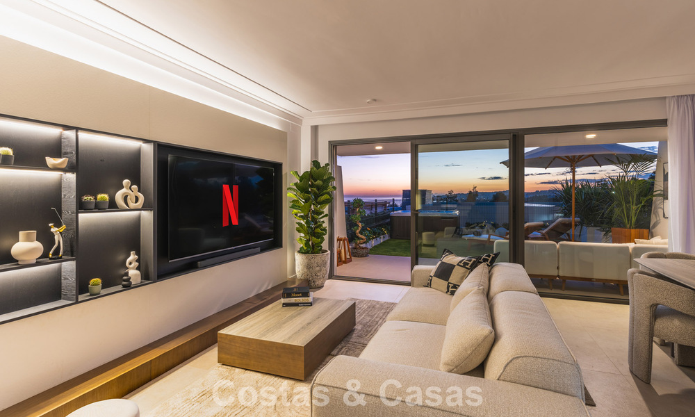 Modernistisch design schakelvilla met zeezicht te koop in een voorstaand resort in Mijas Costa, Costa del Sol 777830