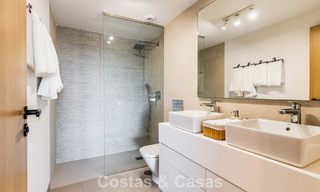 Modernistisch design schakelvilla met zeezicht te koop in een voorstaand resort in Mijas Costa, Costa del Sol 777842 