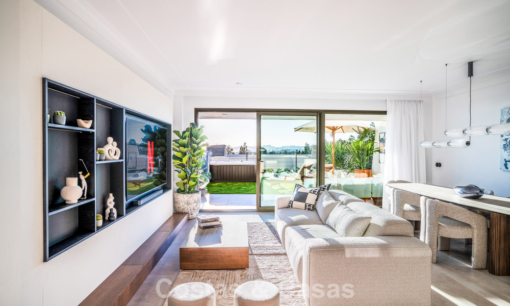 Modernistisch design schakelvilla met zeezicht te koop in een voorstaand resort in Mijas Costa, Costa del Sol 777856