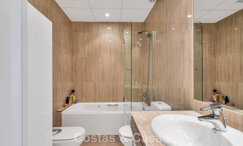 Luxueus duplex penthouse met privézwembad te koop in Nueva Andalucia’s golfvallei, Marbella 777879