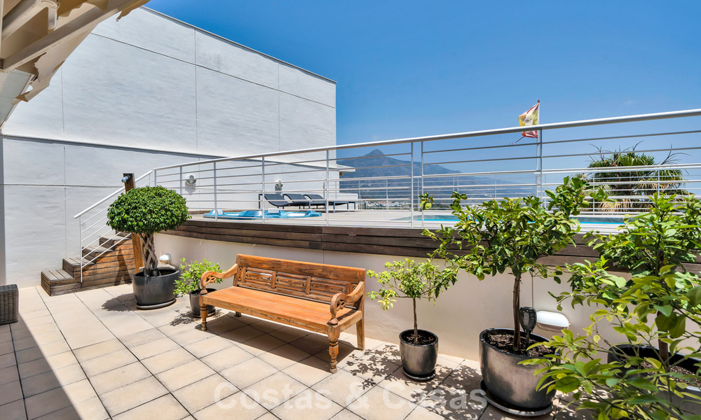 Luxueus duplex penthouse met privézwembad te koop in Nueva Andalucia’s golfvallei, Marbella 777919