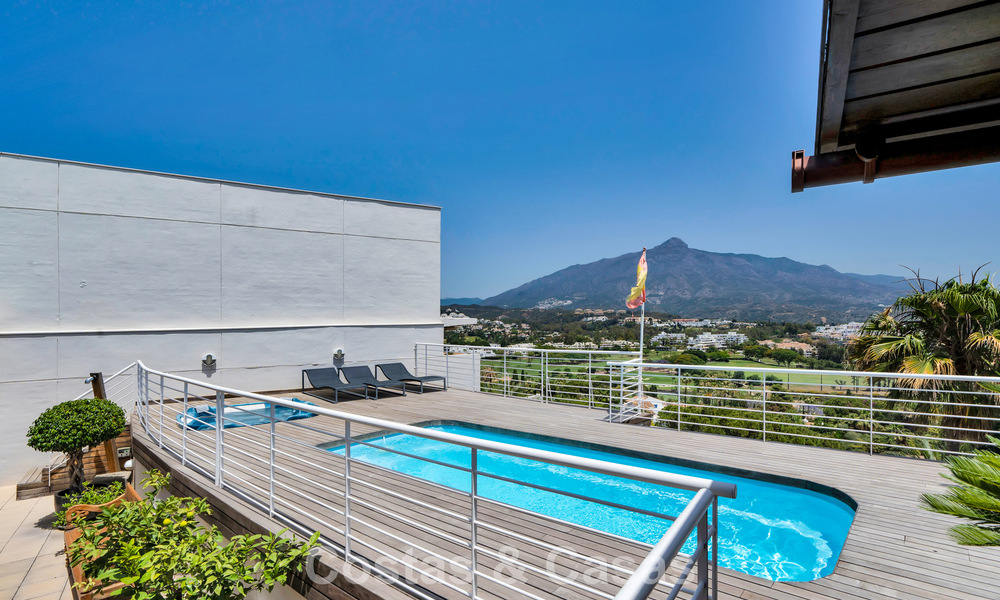 Luxueus duplex penthouse met privézwembad te koop in Nueva Andalucia’s golfvallei, Marbella 777923