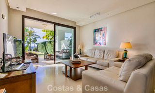 Ruim, instapklaar appartement te koop met grote tuin en zeezicht in een gated community in Benahavis - Marbella 777934 