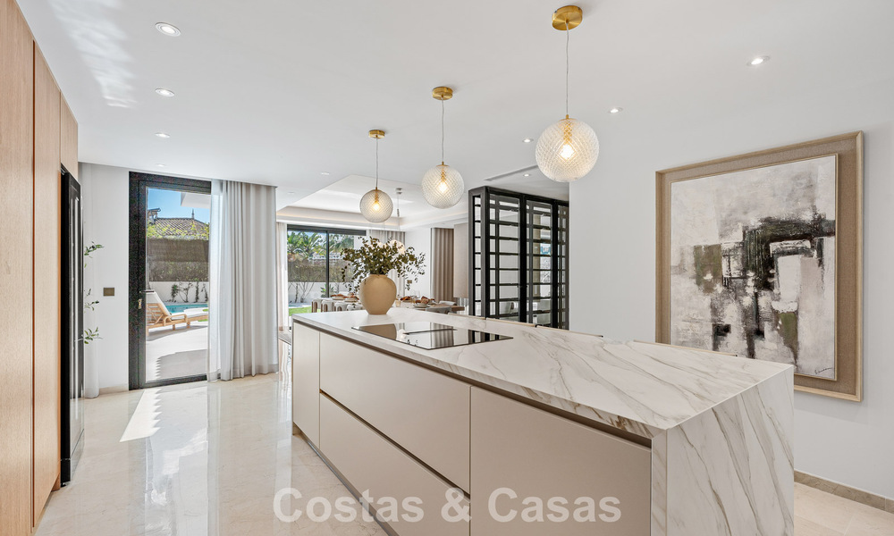 Prestigieus gerenoveerde luxevilla in traditionele stijl te koop in een rustige woonwijk van Nueva Andalucia, Marbella 778148