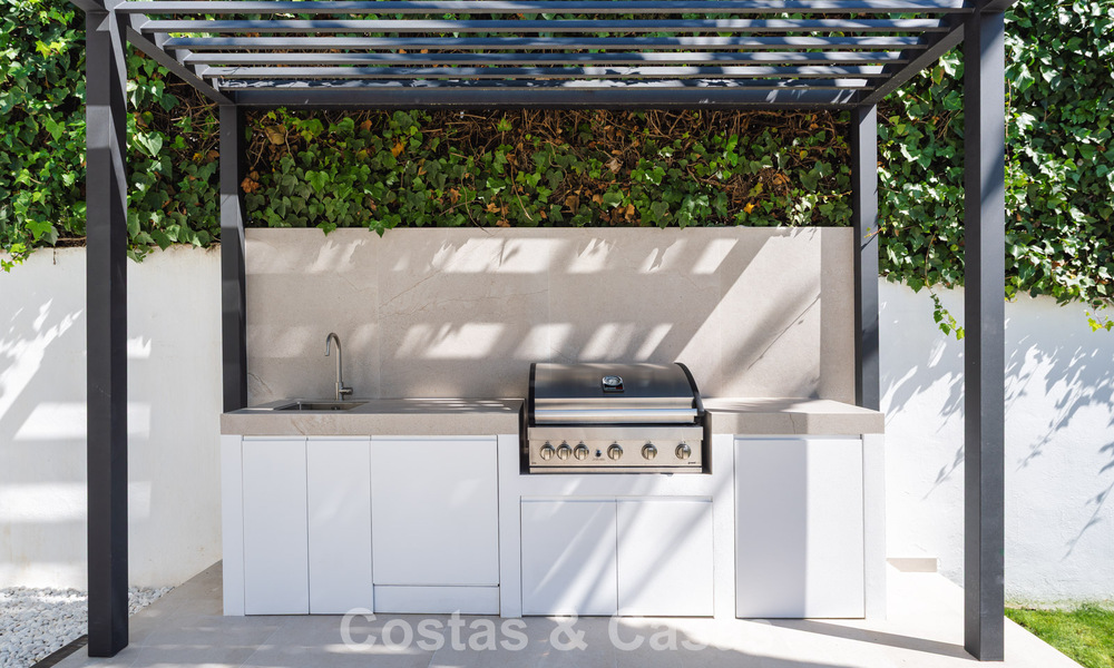 Prestigieus gerenoveerde luxevilla in traditionele stijl te koop in een rustige woonwijk van Nueva Andalucia, Marbella 778156