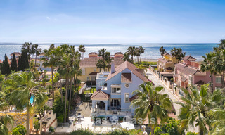 Charmante halfvrijstaande villa te koop op enkele meters van het strand vlak bij Puerto Banus, Marbella 777971 