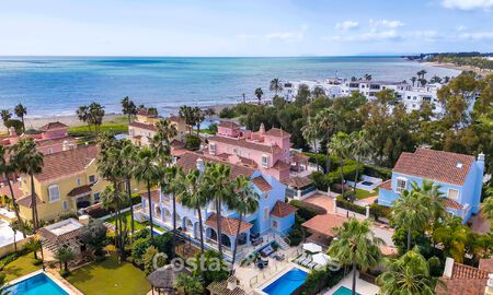 Charmante halfvrijstaande villa te koop op enkele meters van het strand vlak bij Puerto Banus, Marbella 777972