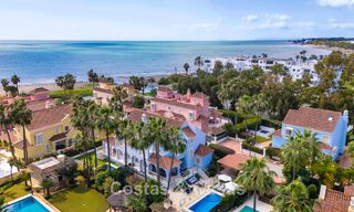 Charmante halfvrijstaande villa te koop op enkele meters van het strand vlak bij Puerto Banus, Marbella 777972 