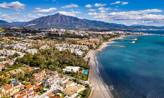 Charmante halfvrijstaande villa te koop op enkele meters van het strand vlak bij Puerto Banus, Marbella 777976 