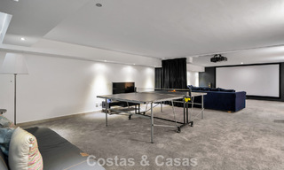 Charmante halfvrijstaande villa te koop op enkele meters van het strand vlak bij Puerto Banus, Marbella 777983 