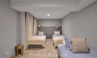 Charmante halfvrijstaande villa te koop op enkele meters van het strand vlak bij Puerto Banus, Marbella 777984 