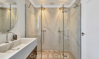 Charmante halfvrijstaande villa te koop op enkele meters van het strand vlak bij Puerto Banus, Marbella 777993 