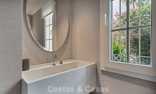 Charmante halfvrijstaande villa te koop op enkele meters van het strand vlak bij Puerto Banus, Marbella 778002 