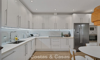 Charmante halfvrijstaande villa te koop op enkele meters van het strand vlak bij Puerto Banus, Marbella 778005 