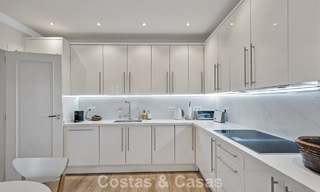 Charmante halfvrijstaande villa te koop op enkele meters van het strand vlak bij Puerto Banus, Marbella 778008 