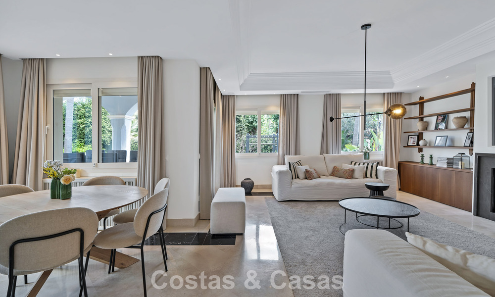 Charmante halfvrijstaande villa te koop op enkele meters van het strand vlak bij Puerto Banus, Marbella 778009