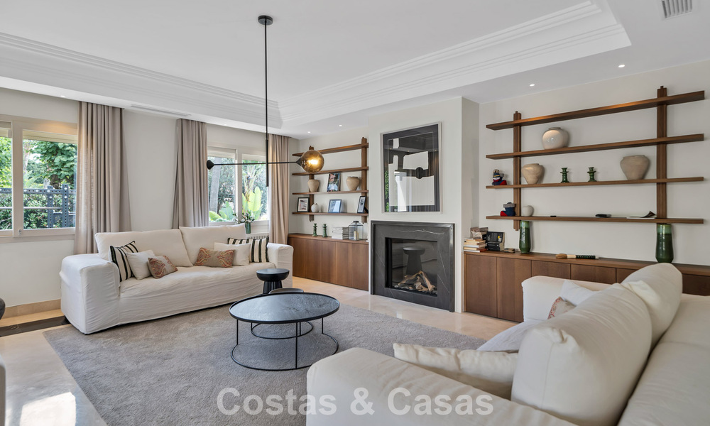 Charmante halfvrijstaande villa te koop op enkele meters van het strand vlak bij Puerto Banus, Marbella 778010