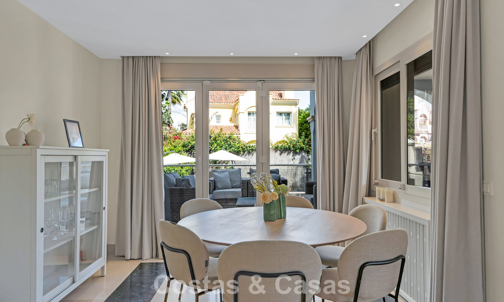 Charmante halfvrijstaande villa te koop op enkele meters van het strand vlak bij Puerto Banus, Marbella 778011