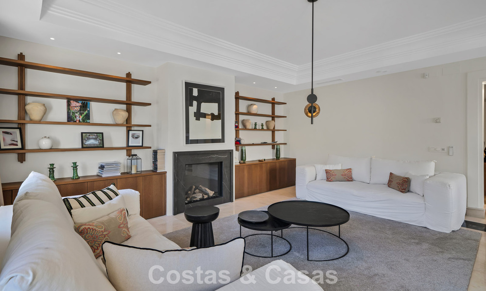 Charmante halfvrijstaande villa te koop op enkele meters van het strand vlak bij Puerto Banus, Marbella 778012