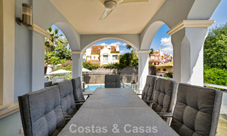 Charmante halfvrijstaande villa te koop op enkele meters van het strand vlak bij Puerto Banus, Marbella 778014 