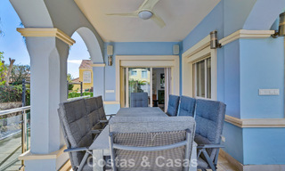 Charmante halfvrijstaande villa te koop op enkele meters van het strand vlak bij Puerto Banus, Marbella 778016 