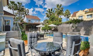 Charmante halfvrijstaande villa te koop op enkele meters van het strand vlak bij Puerto Banus, Marbella 778018 