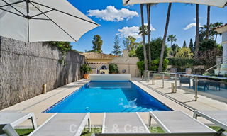 Charmante halfvrijstaande villa te koop op enkele meters van het strand vlak bij Puerto Banus, Marbella 778022 