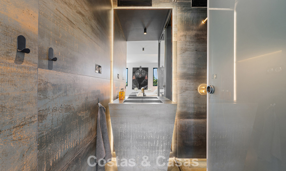 Modern gerenoveerd penthouse te koop in Nueva Andalucia’s golfvallei, Marbella 778039