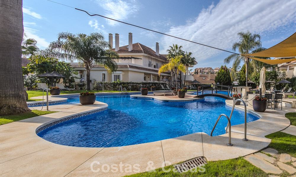 Prachtig appartement met ruim terras te koop in een luxueus complex in Nueva Andalucia, Marbella 778112