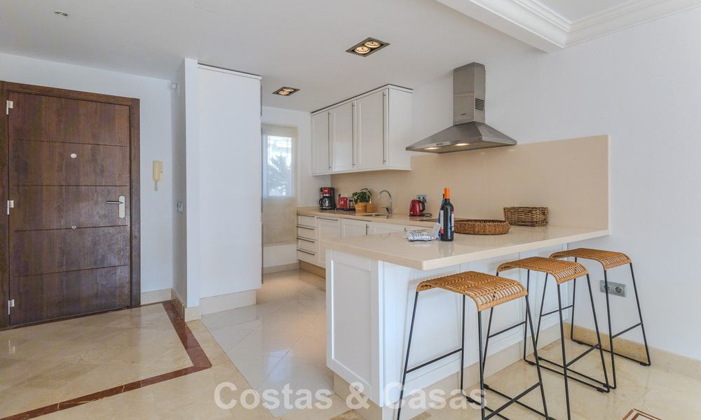 Prachtig appartement met ruim terras te koop in een luxueus complex in Nueva Andalucia, Marbella 778114