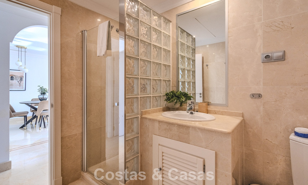 Prachtig appartement met ruim terras te koop in een luxueus complex in Nueva Andalucia, Marbella 778119