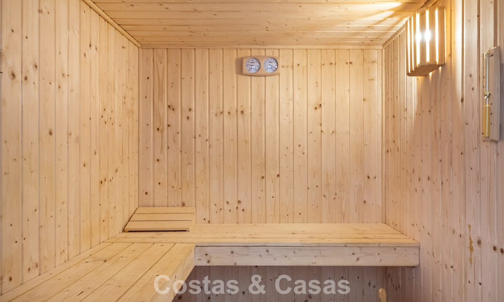 Gerenoveerd penthouse te koop in een populaire Aloha golfurbanisatie in het hartje van Nueva Andalucia, Marbella 778066