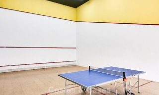 Gerenoveerd penthouse te koop in een populaire Aloha golfurbanisatie in het hartje van Nueva Andalucia, Marbella 778069 