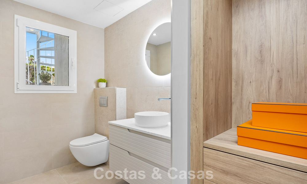 Gerenoveerd penthouse te koop in een populaire Aloha golfurbanisatie in het hartje van Nueva Andalucia, Marbella 778080