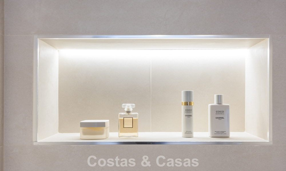 Gerenoveerd penthouse te koop in een populaire Aloha golfurbanisatie in het hartje van Nueva Andalucia, Marbella 778082