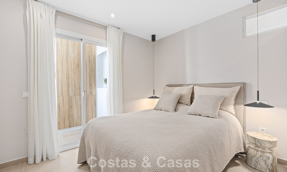 Gerenoveerd penthouse te koop in een populaire Aloha golfurbanisatie in het hartje van Nueva Andalucia, Marbella 778085