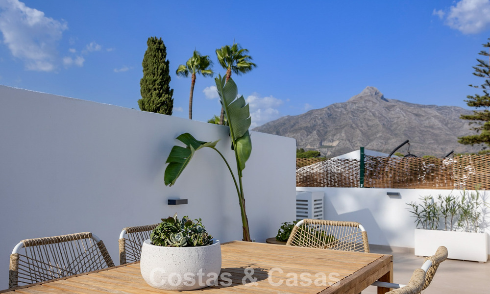 Gerenoveerd penthouse te koop in een populaire Aloha golfurbanisatie in het hartje van Nueva Andalucia, Marbella 778090