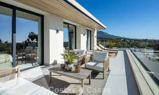 Modernistische luxevilla met zeezicht te koop in een geprivilegieerde villawijk in Nueva Andalucia, Marbella 778289 