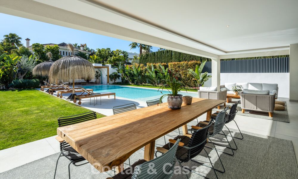 Modernistische luxevilla met zeezicht te koop in een geprivilegieerde villawijk in Nueva Andalucia, Marbella 778294