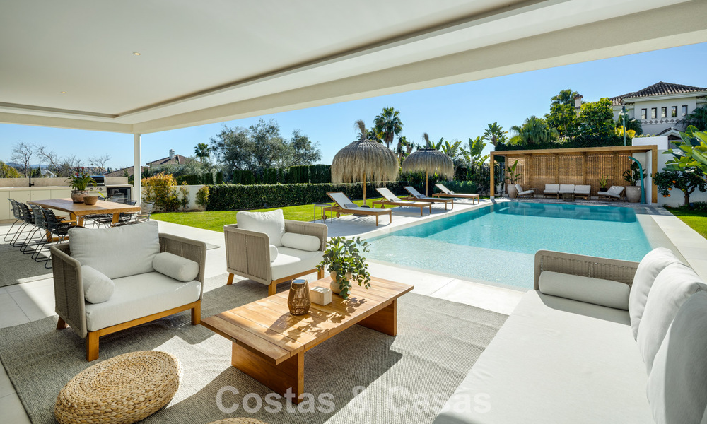 Modernistische luxevilla met zeezicht te koop in een geprivilegieerde villawijk in Nueva Andalucia, Marbella 778295