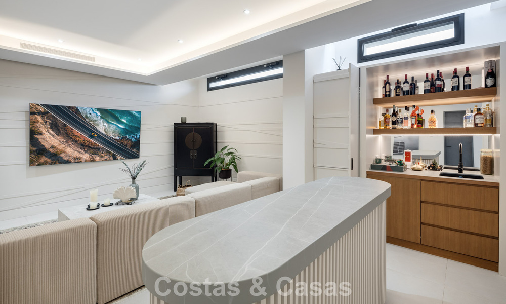 Modernistische luxevilla met zeezicht te koop in een geprivilegieerde villawijk in Nueva Andalucia, Marbella 778301