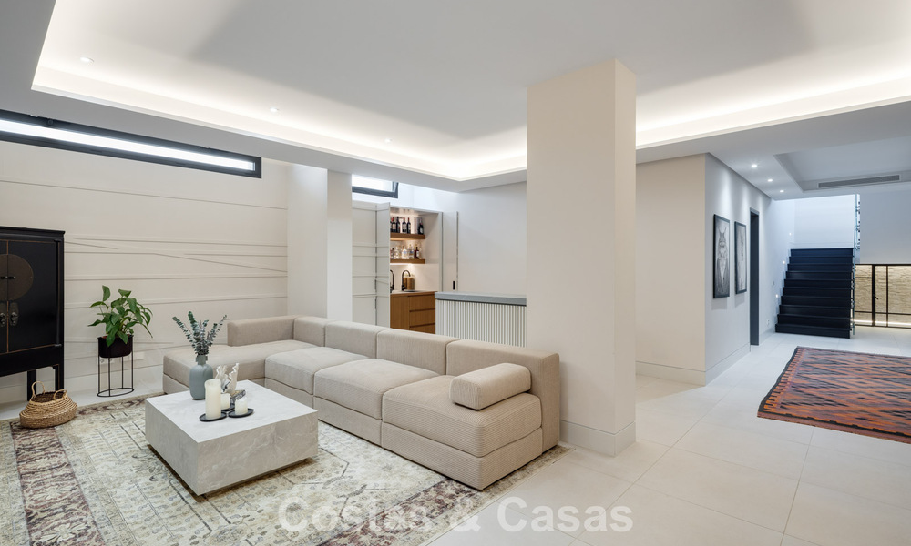 Modernistische luxevilla met zeezicht te koop in een geprivilegieerde villawijk in Nueva Andalucia, Marbella 778302