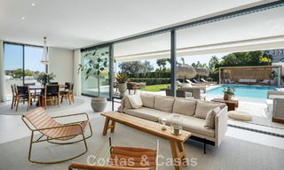 Modernistische luxevilla met zeezicht te koop in een geprivilegieerde villawijk in Nueva Andalucia, Marbella 778305 