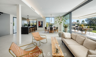 Modernistische luxevilla met zeezicht te koop in een geprivilegieerde villawijk in Nueva Andalucia, Marbella 778307 