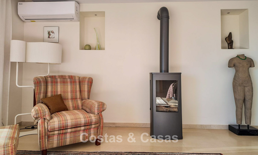 Mediterrane villa met zicht op de groene fairways te koop in een golfomgeving van Nueva Andalucia’s vallei, Marbella 778169