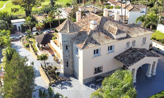 Mediterrane villa met zicht op de groene fairways te koop in een golfomgeving van Nueva Andalucia’s vallei, Marbella 778180 