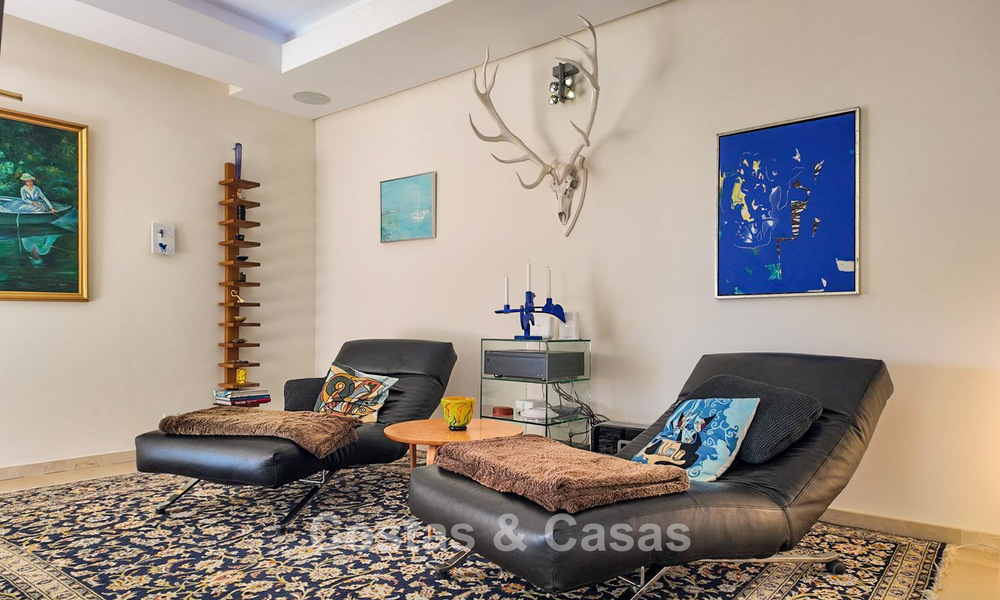 Mediterrane villa met zicht op de groene fairways te koop in een golfomgeving van Nueva Andalucia’s vallei, Marbella 778198