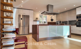 Mediterrane villa met zicht op de groene fairways te koop in een golfomgeving van Nueva Andalucia’s vallei, Marbella 778204 